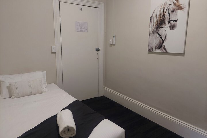 Room 9 of 24