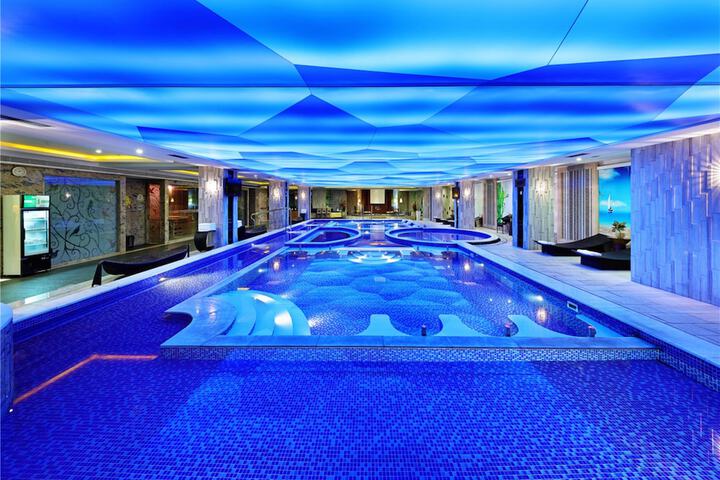 Pool Hotel