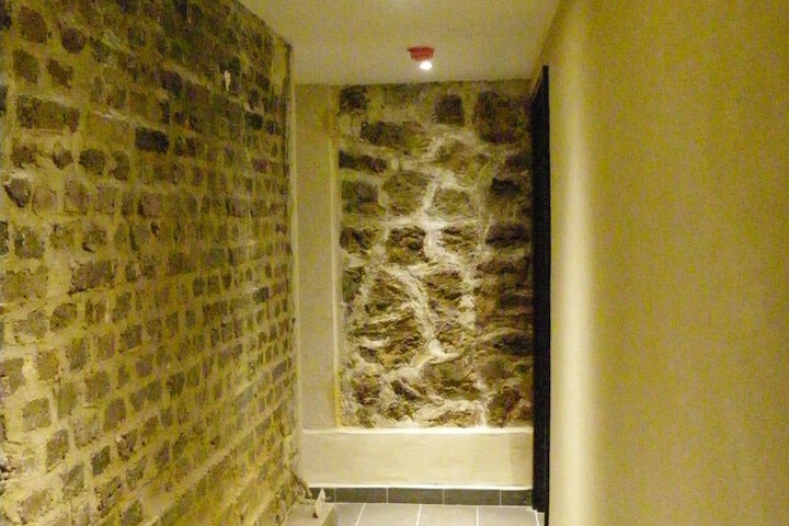 Ballroom/Hall 33 of 44