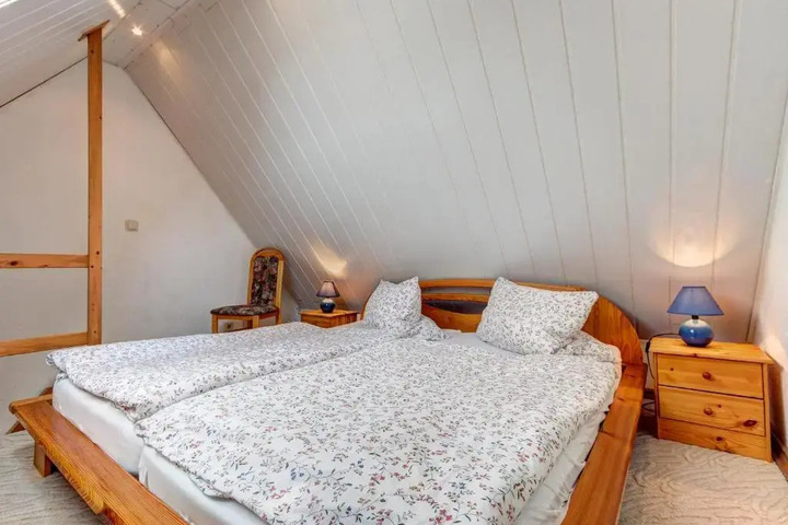 Room 5 of 15