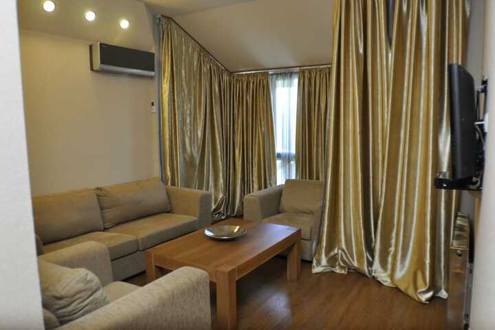 Room 6 of 113