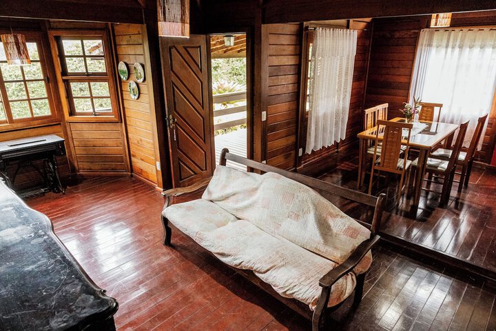 Room 8 of 16
