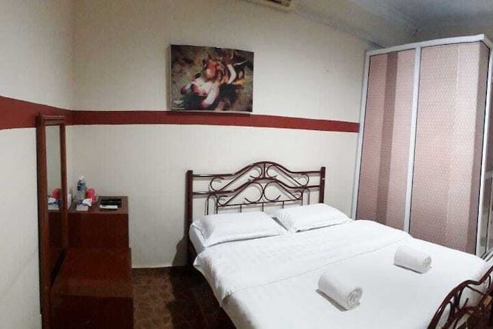 Room 6 of 7
