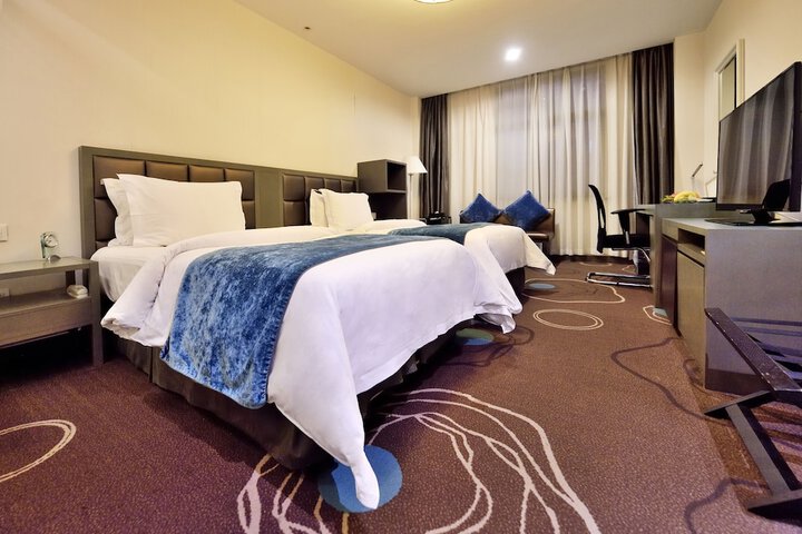 Room 42 of 114