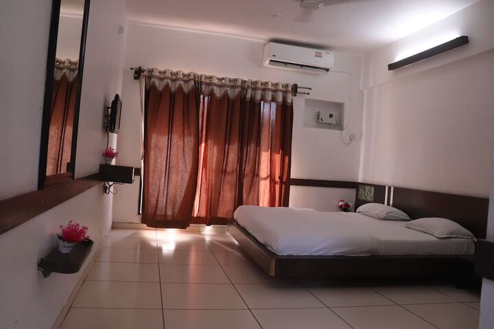 Room 13 of 65