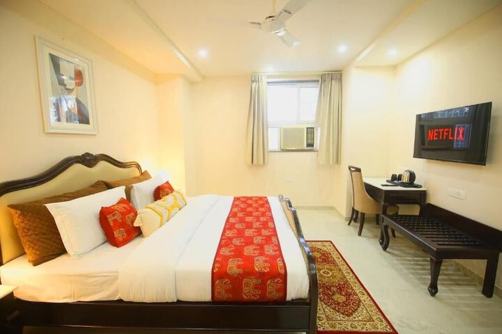 Room 30 of 53