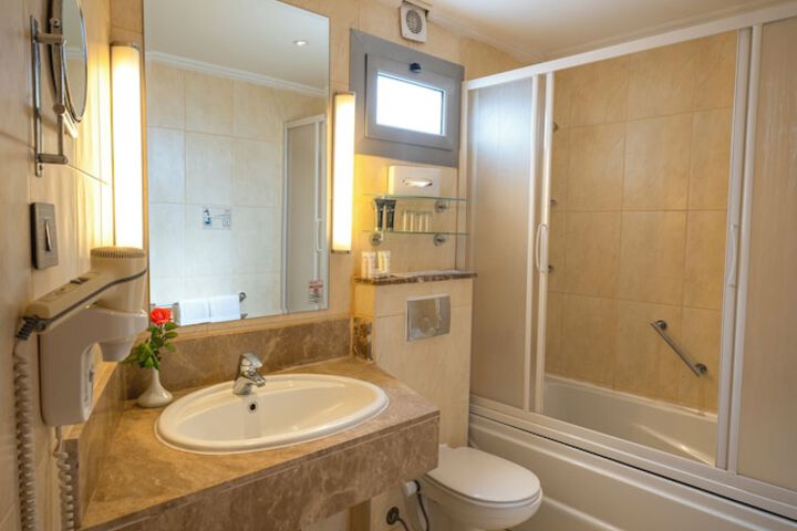 Room 45 of 184