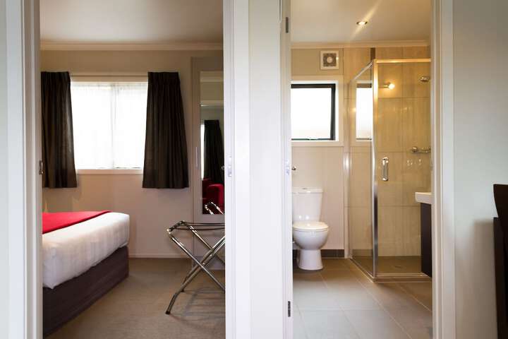 Room 27 of 46