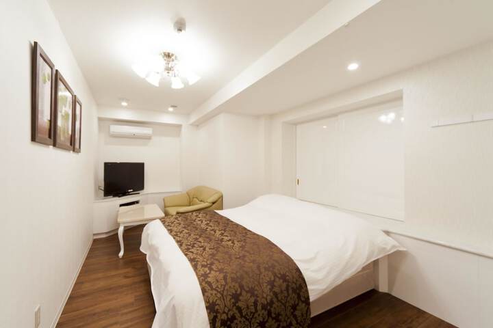 Room 7 of 27