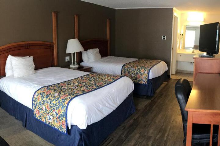 2 Double Beds (7 of 14)