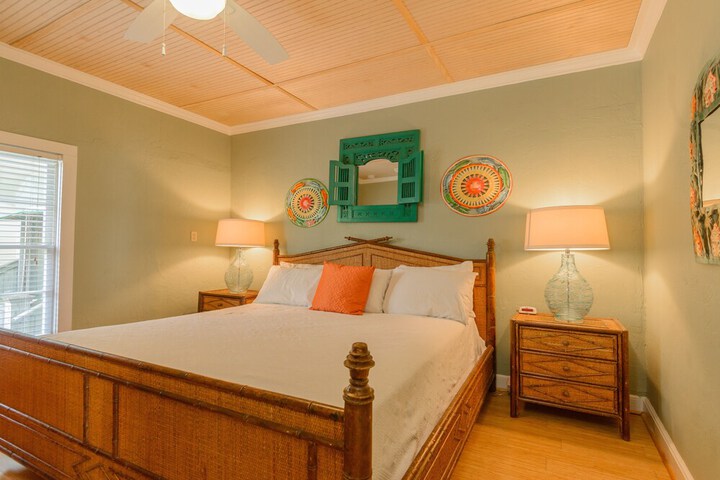 Room 8 of 77