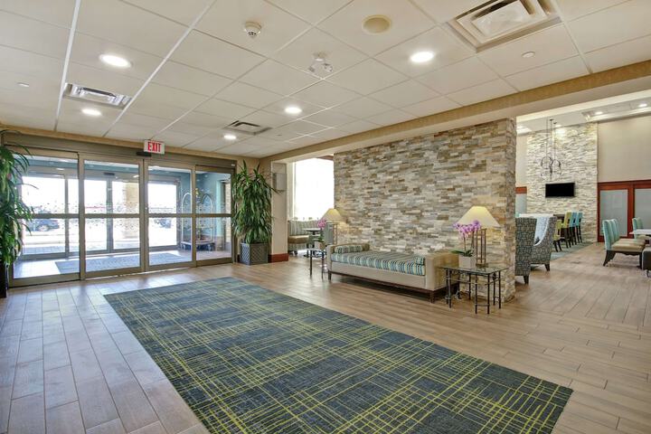 Entrance & Lobby