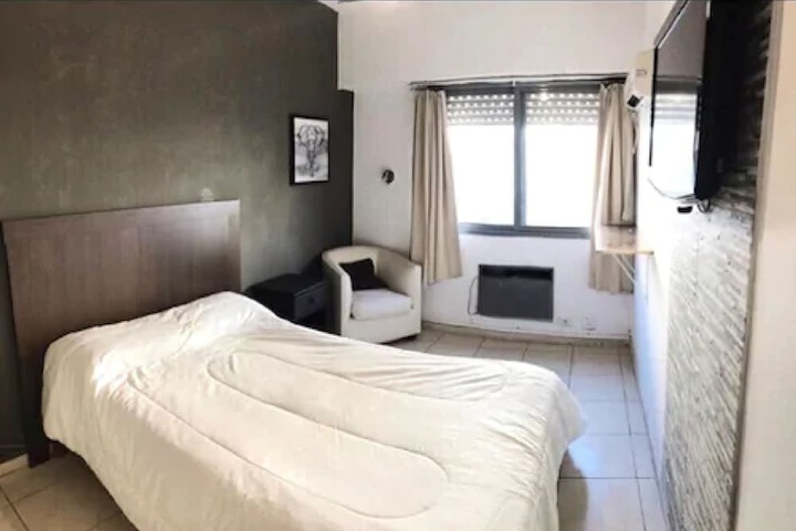 Room 9 of 14