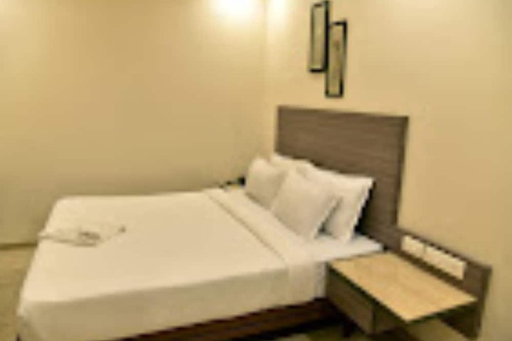 Room 4 of 11