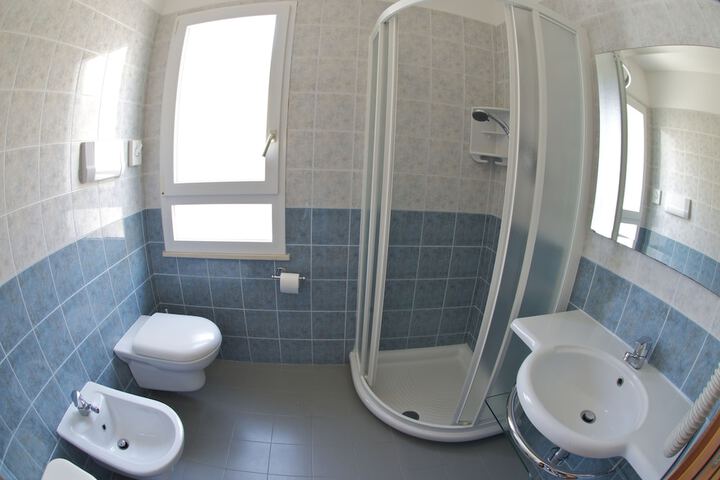 Room 16 of 28