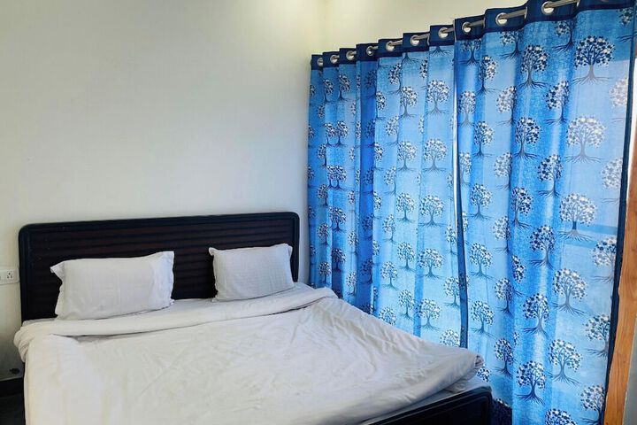 Room 3 of 12