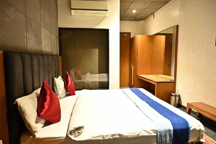 Room 15 of 23
