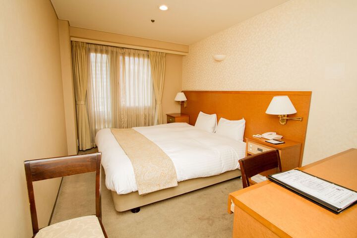 Room 13 of 32