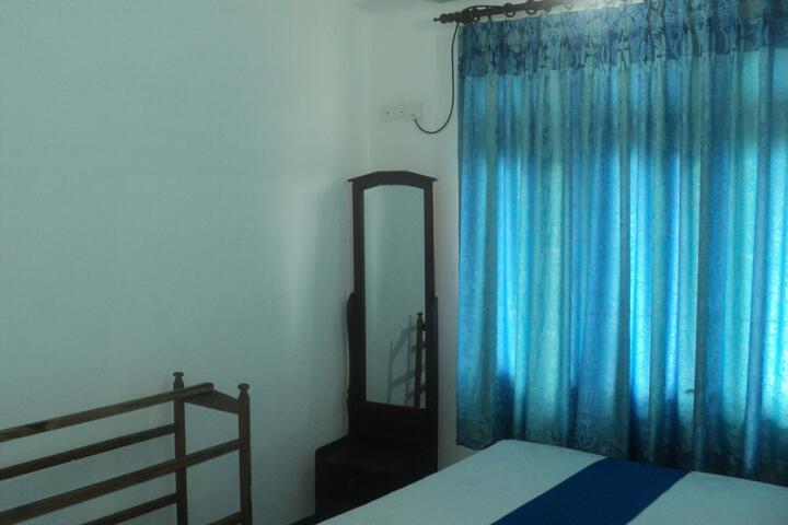 Room 2 of 6