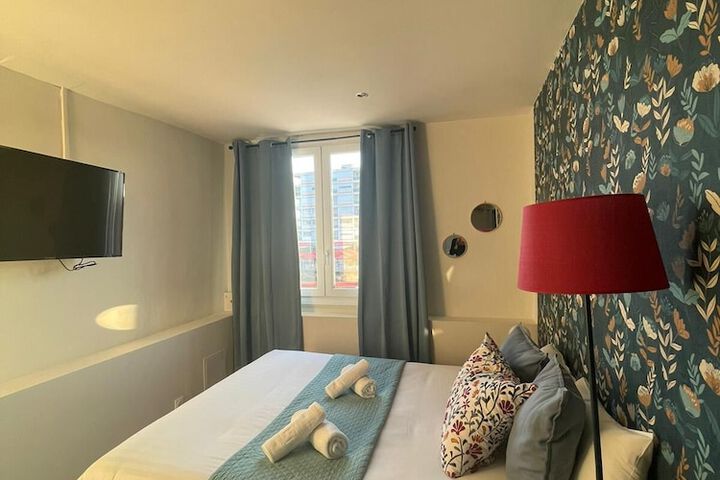 Room 4 of 28
