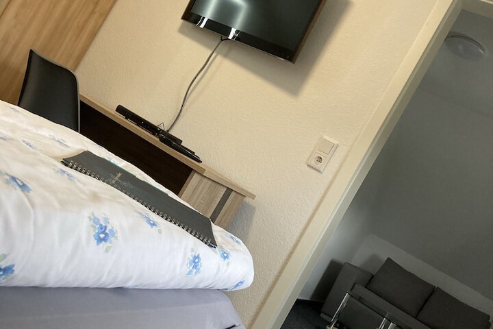Room 6 of 22