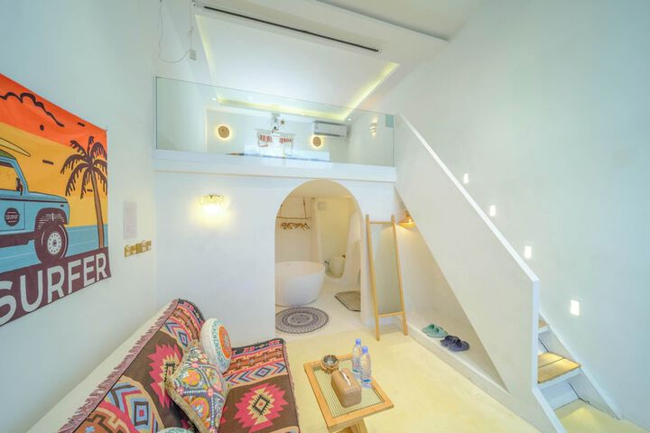 Room 104 of 171