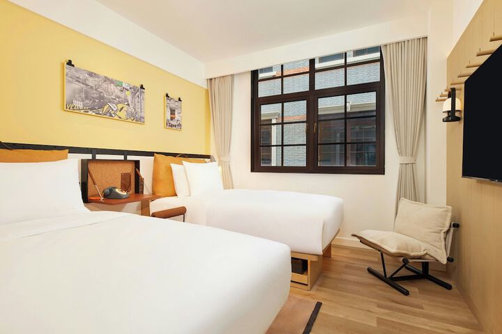 Room 10 of 35