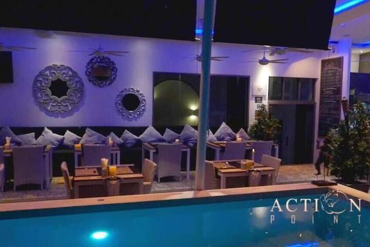 Hotel with Pool