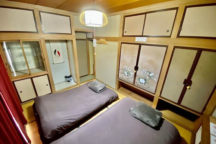 Room 2 of 33