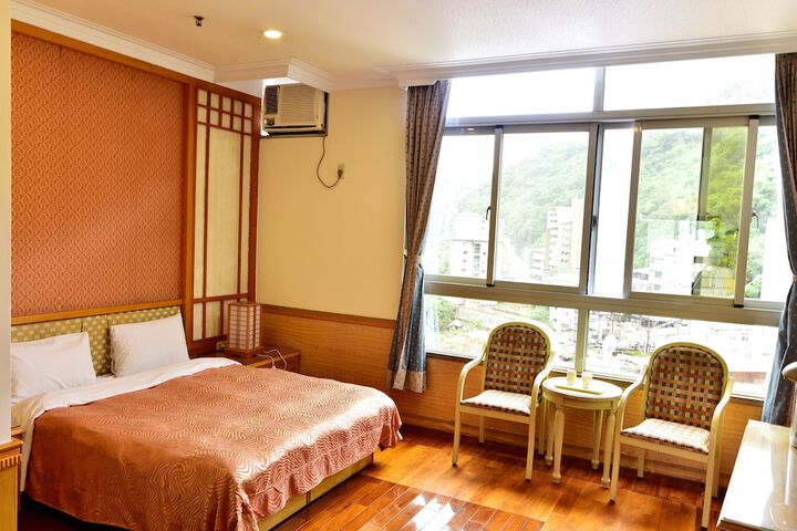 Room 27 of 122