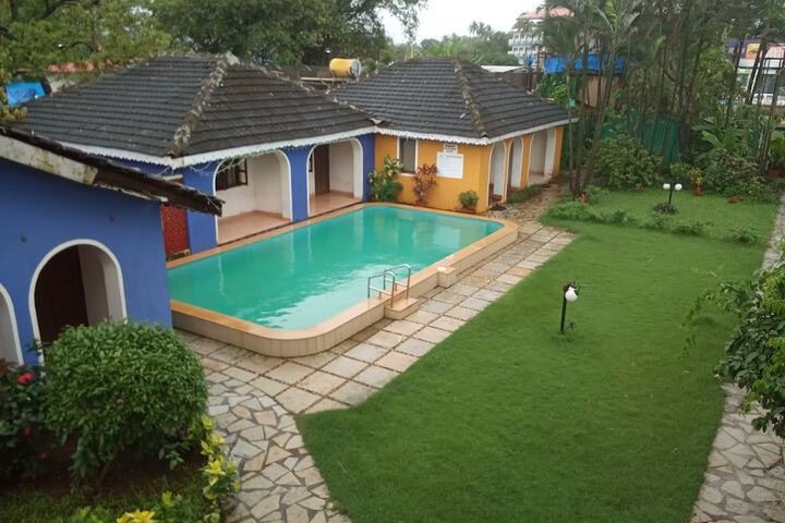 Hotel Pool