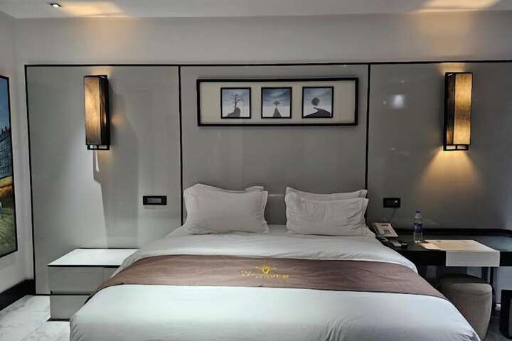 Room 7 of 63