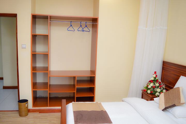 Room 6 of 27
