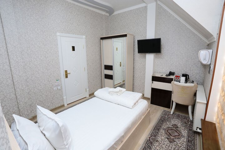 Room 6 of 23