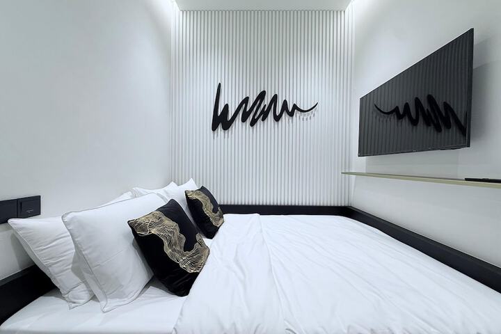 Room 9 of 21