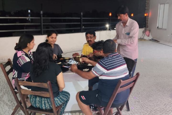 Dining 30 of 52