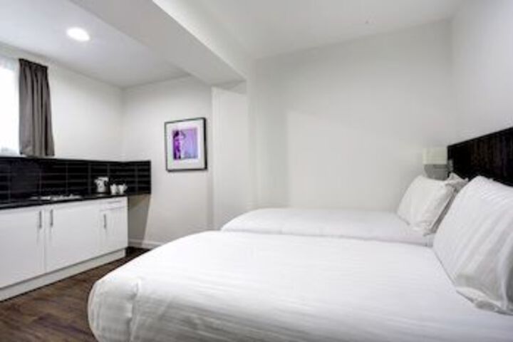 Room 16 of 27
