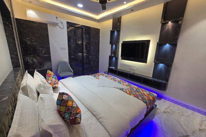Room 4 of 6