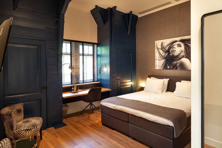 Room 12 of 40