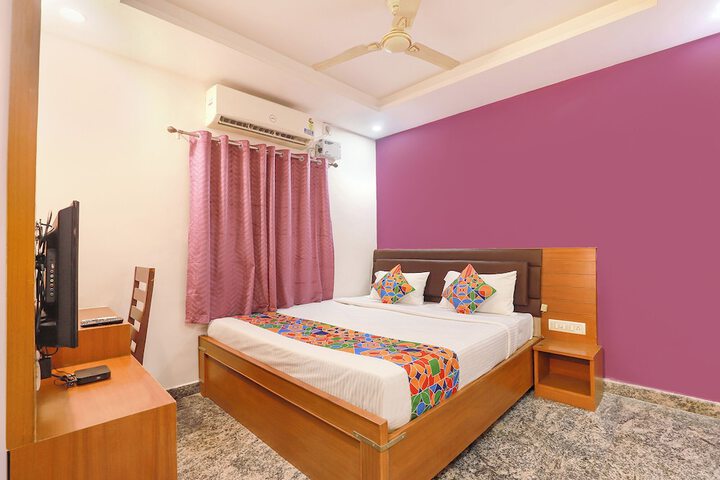 Room 15 of 28
