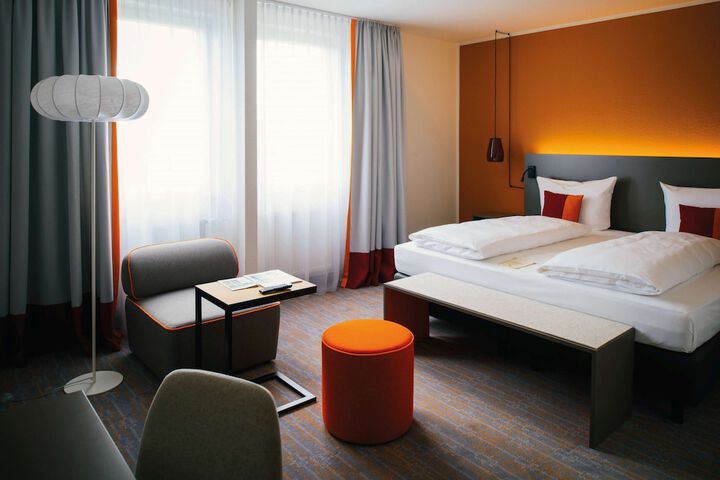 Room 15 of 83