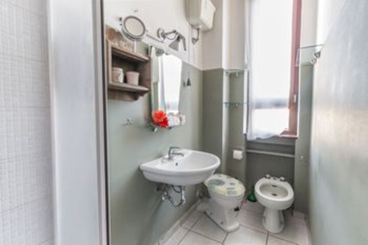 Room 2 of 35