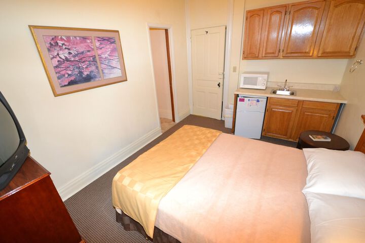 Room 11 of 38