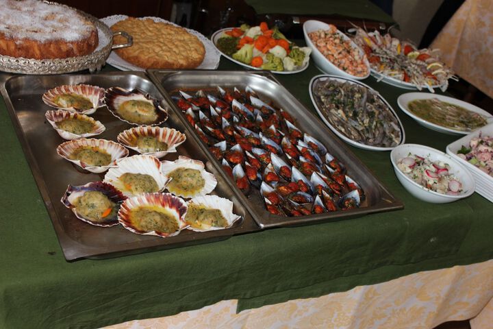 Dining 18 of 32