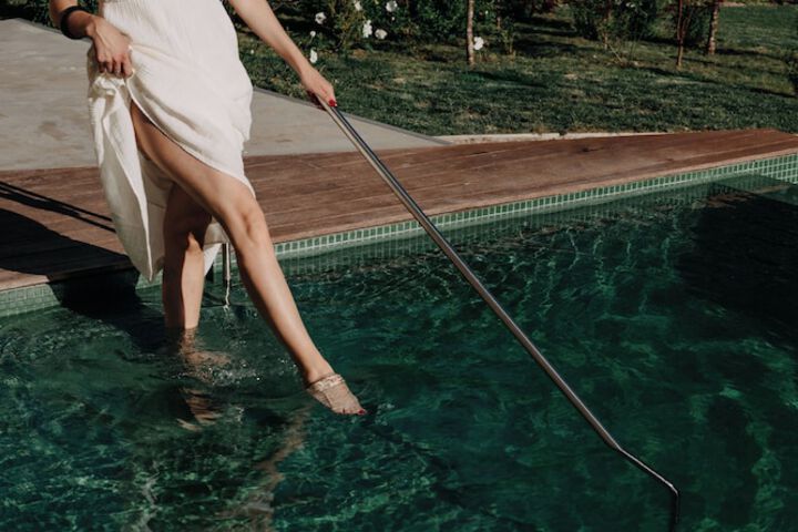 Pool 41 of 77
