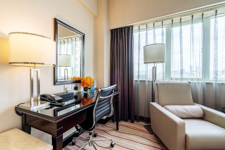 Room 12 of 36