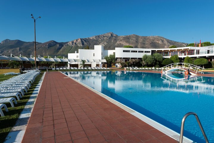 Hotel Pool