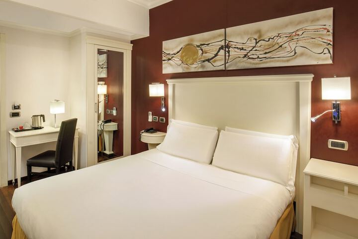 Room 43 of 185