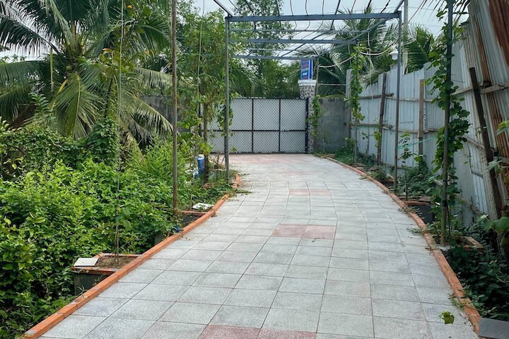 Room 6 of 8