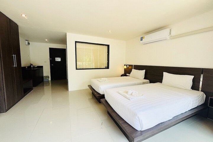 Room 53 of 164